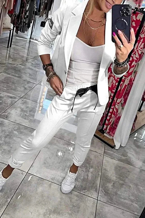 Esme - Skrojony zestaw z miękką marynarką i swobodnymi joggerami